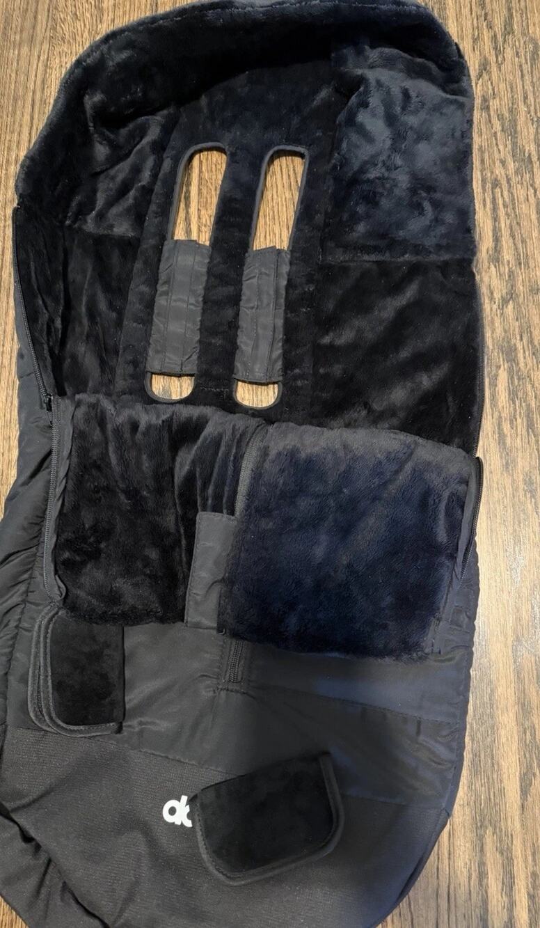 Doona Footmuff - Compatible with Doona Car Seat & Stroller NEW $150